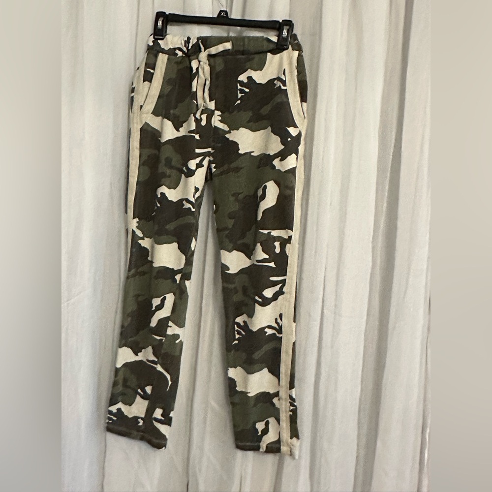 Baci Trade Co NY Camouflage open leg jogger Pants - Green & Cream - Picture 1 of 7